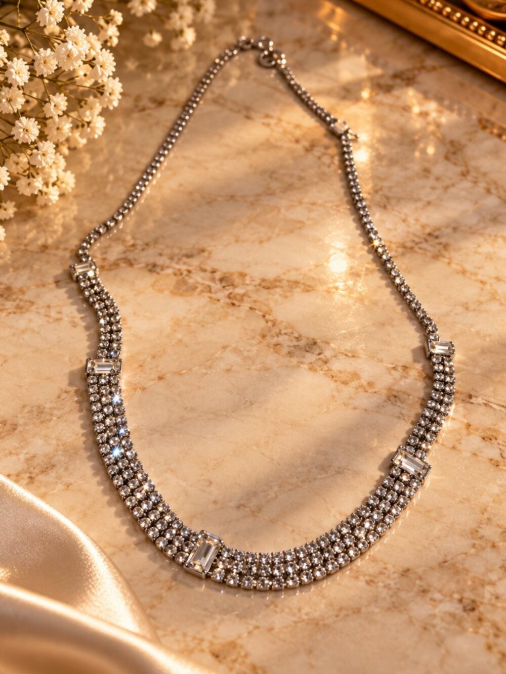 Elegant Vintage Style Rhinestone Statement Necklace – Silver Tone Crystal Collar